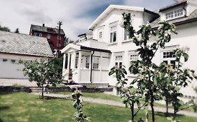 Bo I Historisk Bygning, Kort Vei Til Sentrum